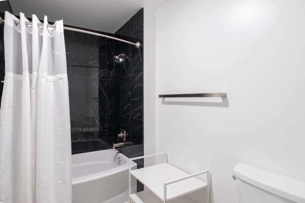 4B 2Ba Luxury Central Apartment With Gym Charlotte Buitenkant foto